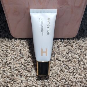 Hourglass Veil Hydrating Skin Tint